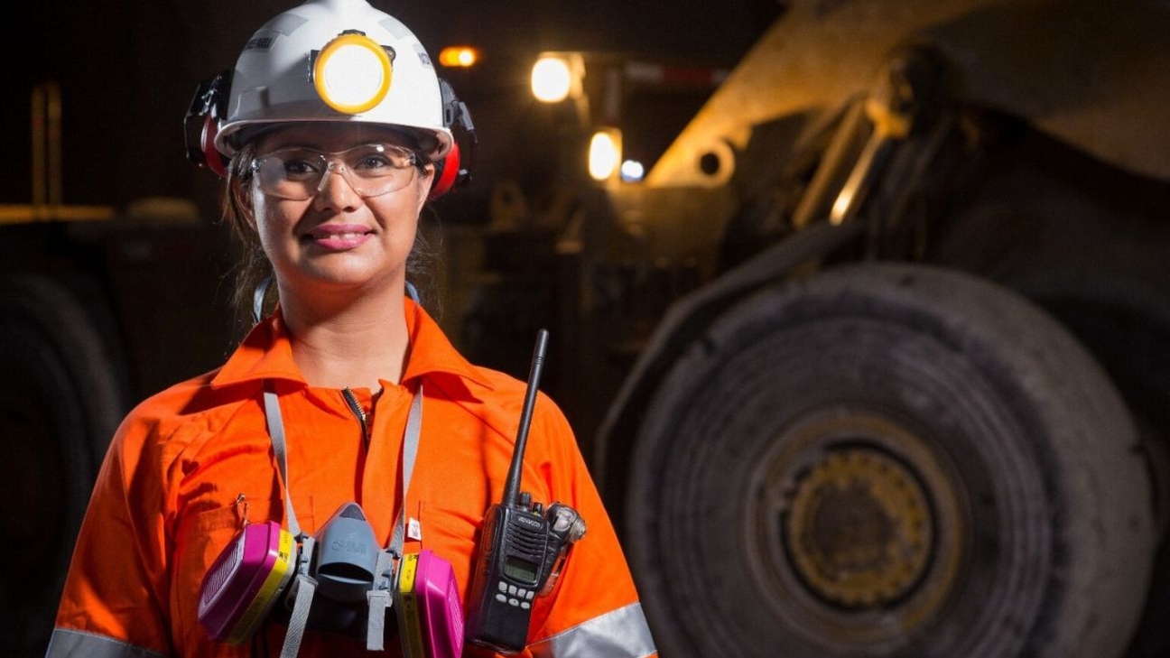 Chile lidera la inclusión femenina en minería: Antofagasta Minerals, BHP y AMTC destacan por prácticas innovadoras