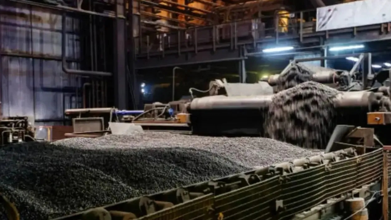 China alerta por especulación en el mineral de hierro y advierte desconexión entre precios y fundamentos reales