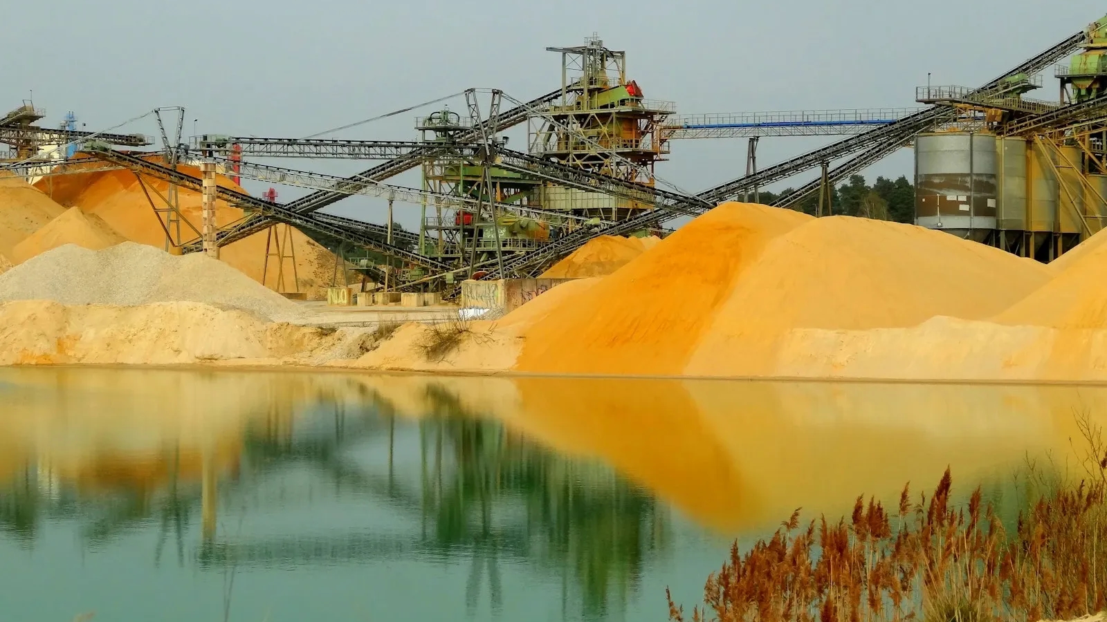 China encuentra otra palanca para golpear al cobre chileno: el ácido sulfúrico