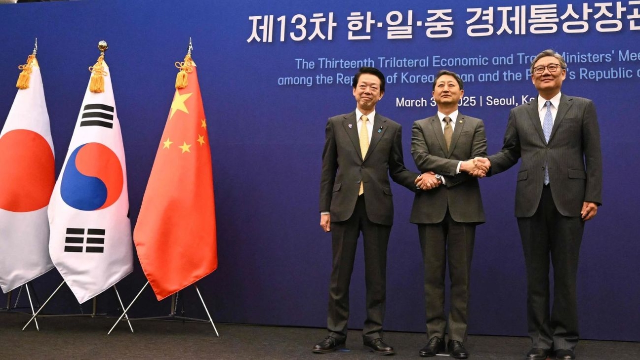 China, Japón y Corea del Sur forman alianza económica para contrarrestar aranceles de Trump y potenciar el comercio de semiconductores