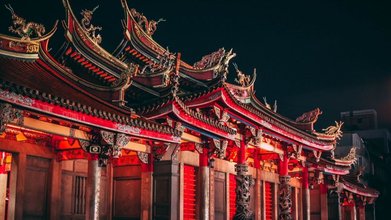 China planea aumentar reservas de materias primas como el cobre y el petróleo