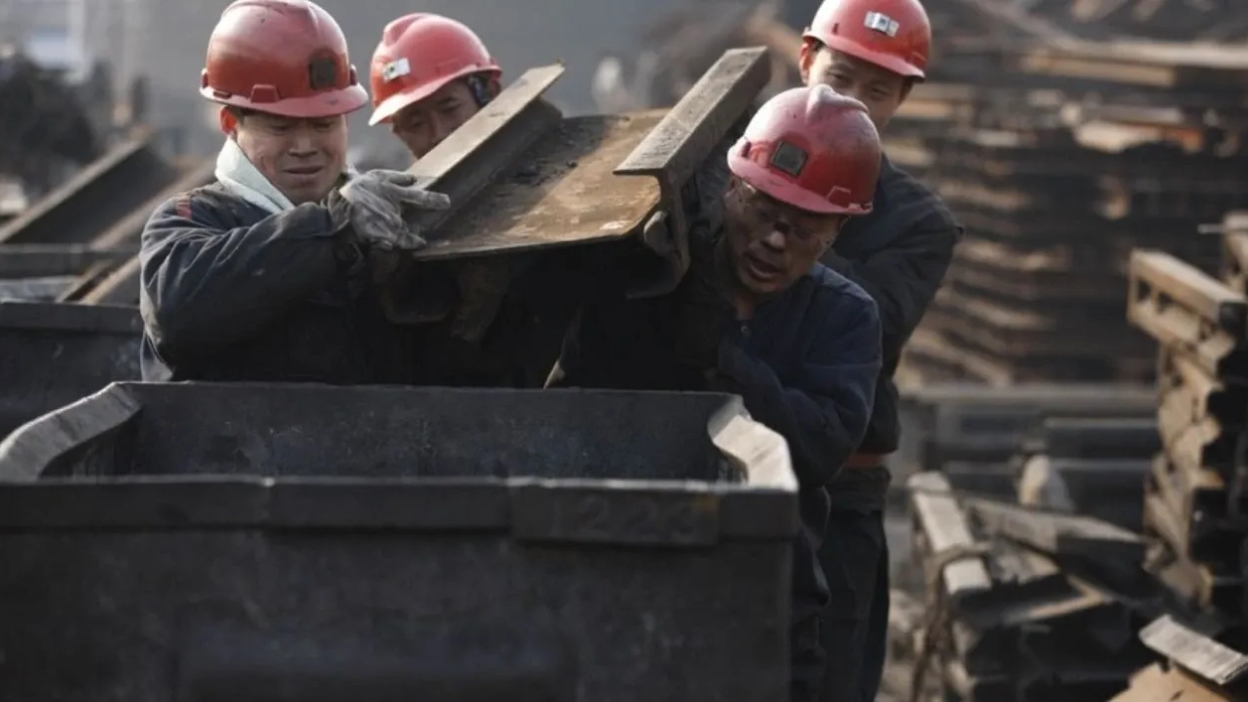 China prevé primera caída anual en demanda de carbón desde 2017 en medio de ajuste industrial