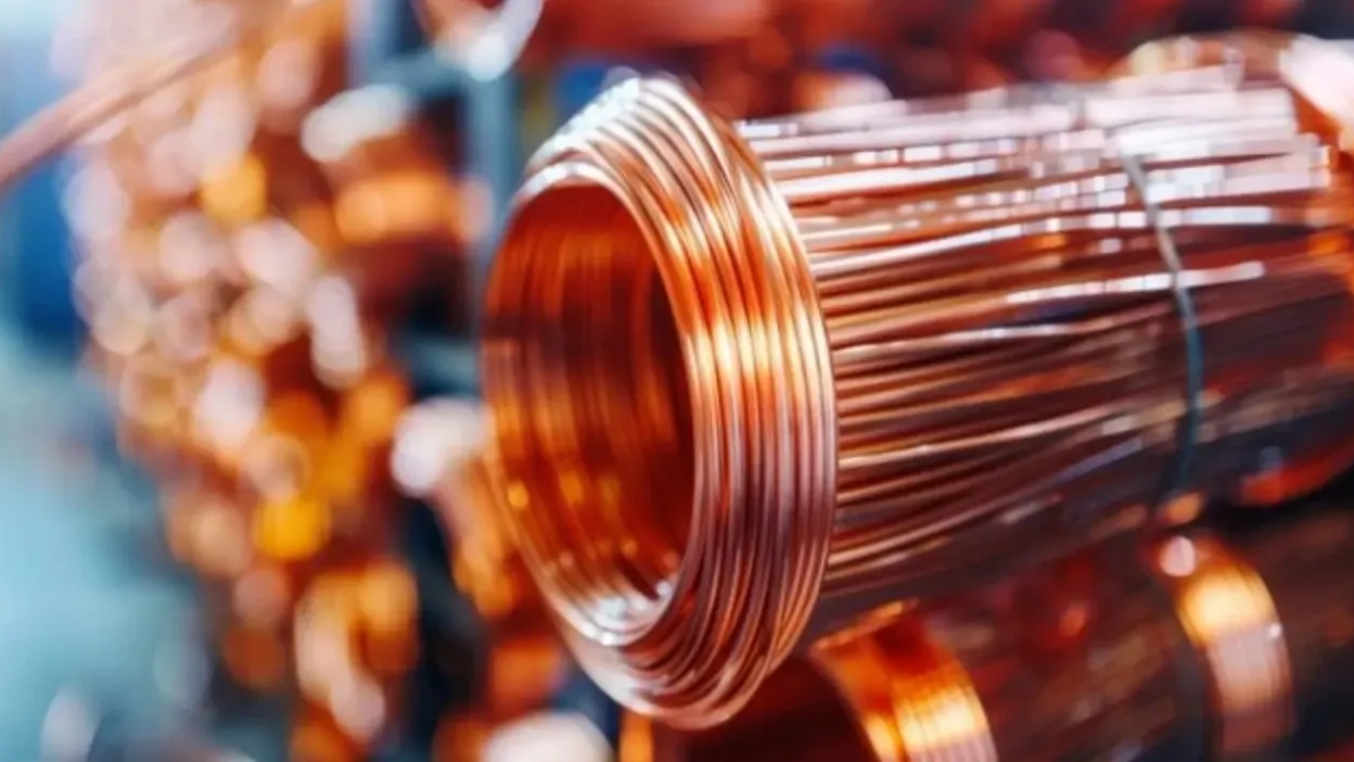 Cobre: caída de 16% desde máximos expone sobreoferta global y riesgos de nueva corrección