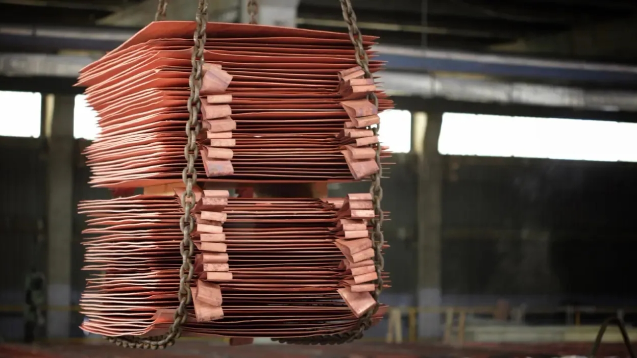 Cobre y el “muro” de 1,1 millones de toneladas: el acopio en EE.UU. que está reordenando el mercado global