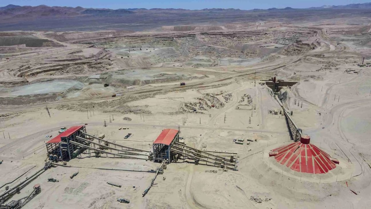 Codelco Gabriela Mistral invita a familias y comunidad a explorar la minería moderna y seguridad laboral en Sierra Gorda