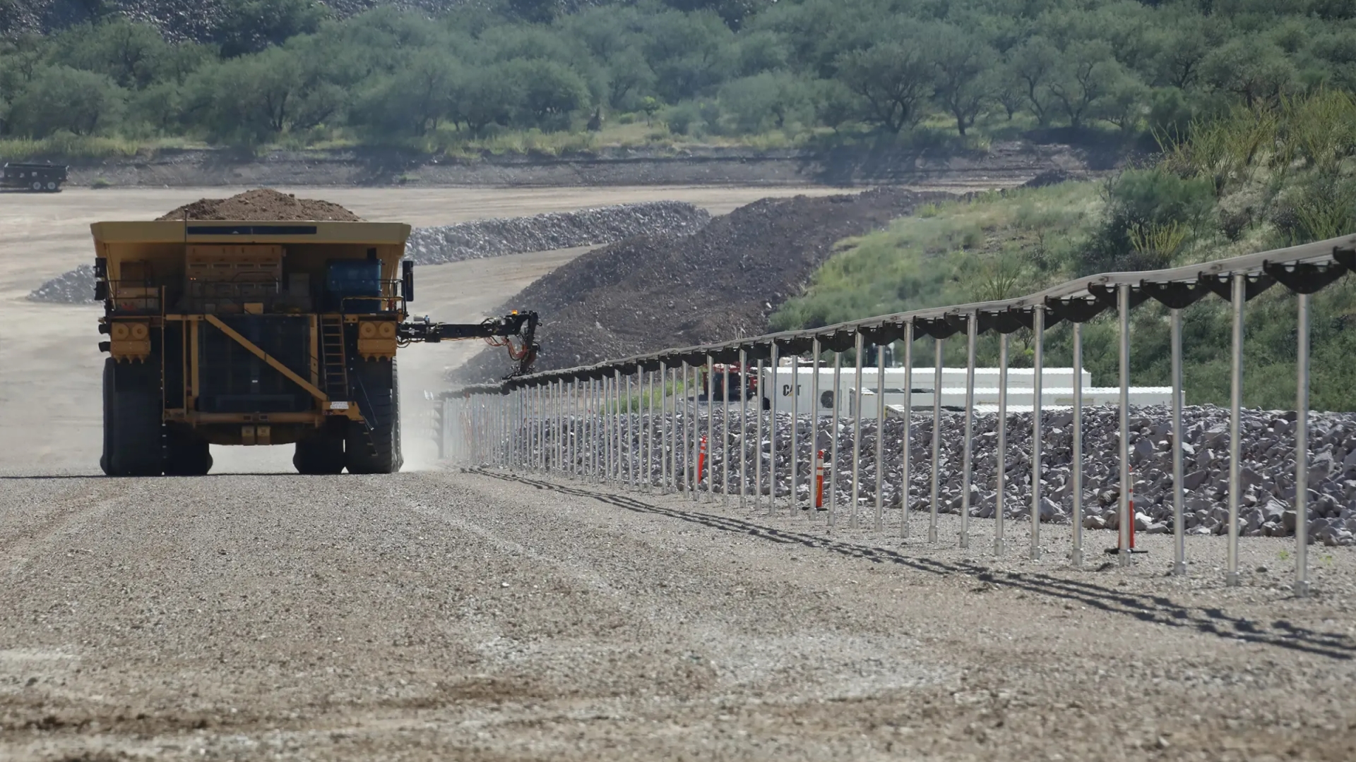 Codelco testeará innovador sistema de CAT para transferir energía eléctrica a camiones en movimiento