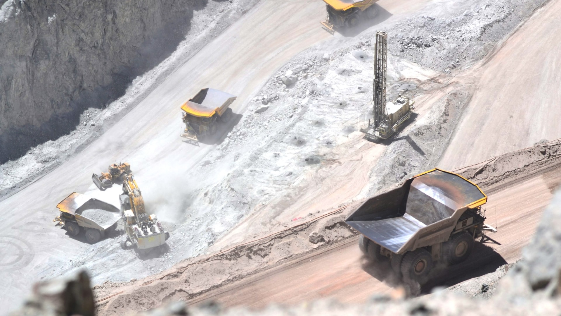 Codelco y AMSA lideran el ranking de presencia minera elaborado por Simbiu