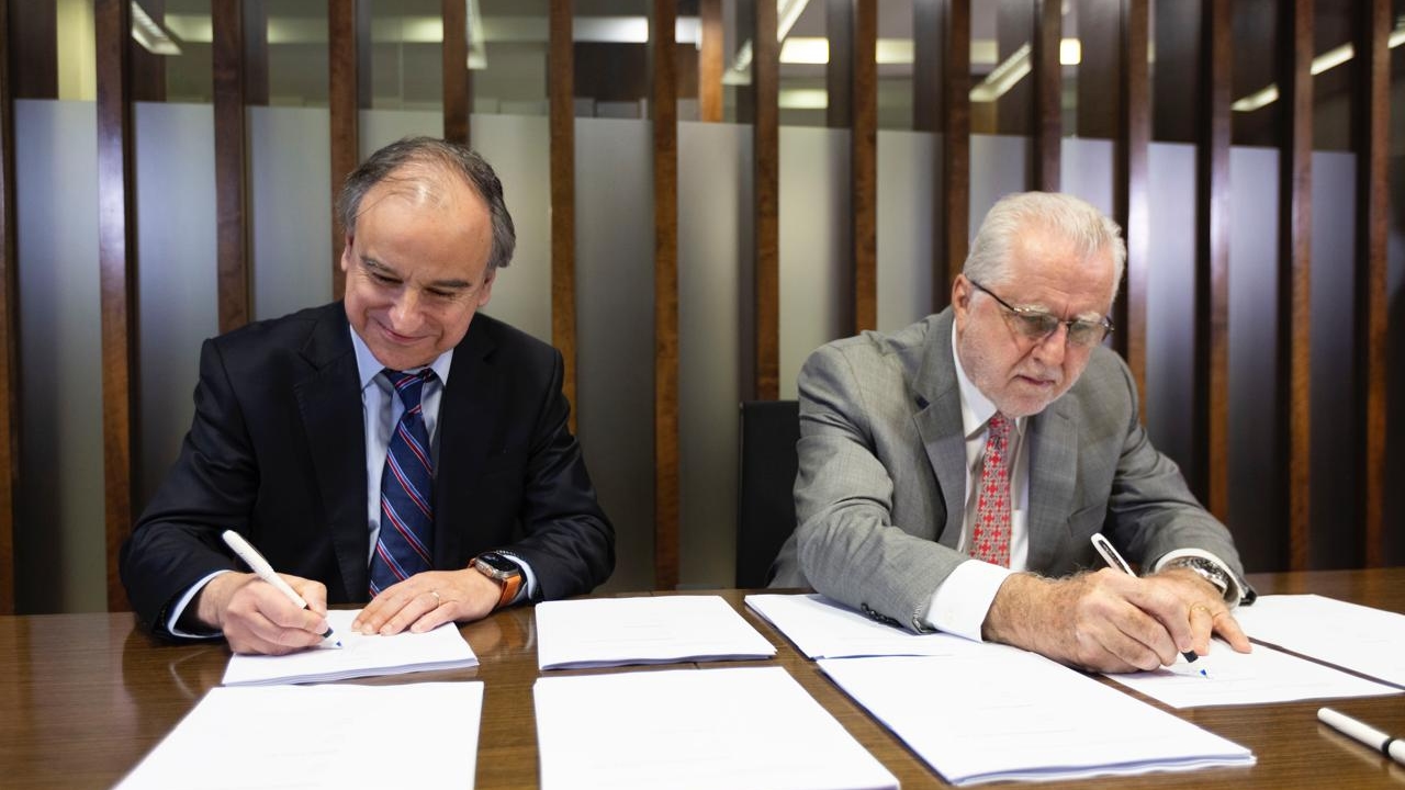 Codelco y SQM firman acuerdo para asociación que da a Chile liderazgo en el mercado mundial de litio
