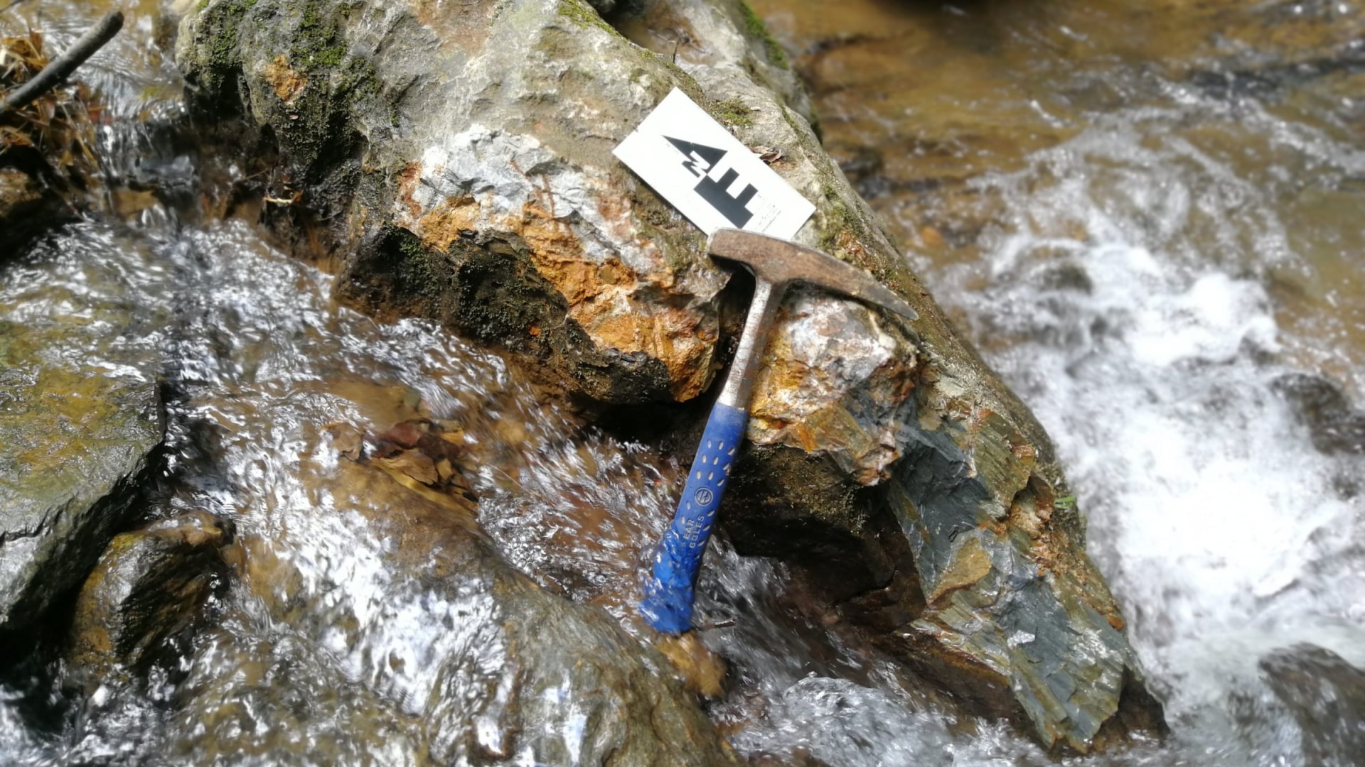 (Colombia) Afloramiento de oro hace cuarto descubrimiento en Santa Ana