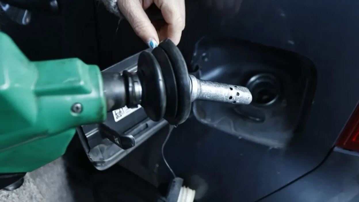 Combustibles en Chile: diésel subiría hasta $63 y bencinas $36,5 por litro esta semana