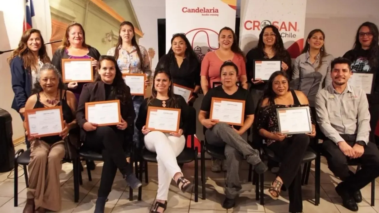 Con apoyo del Distrito Candelaria: 43 vecinas y vecinos de Caldera certificaron cursos de grúa horquilla y licencia de conducir clase B