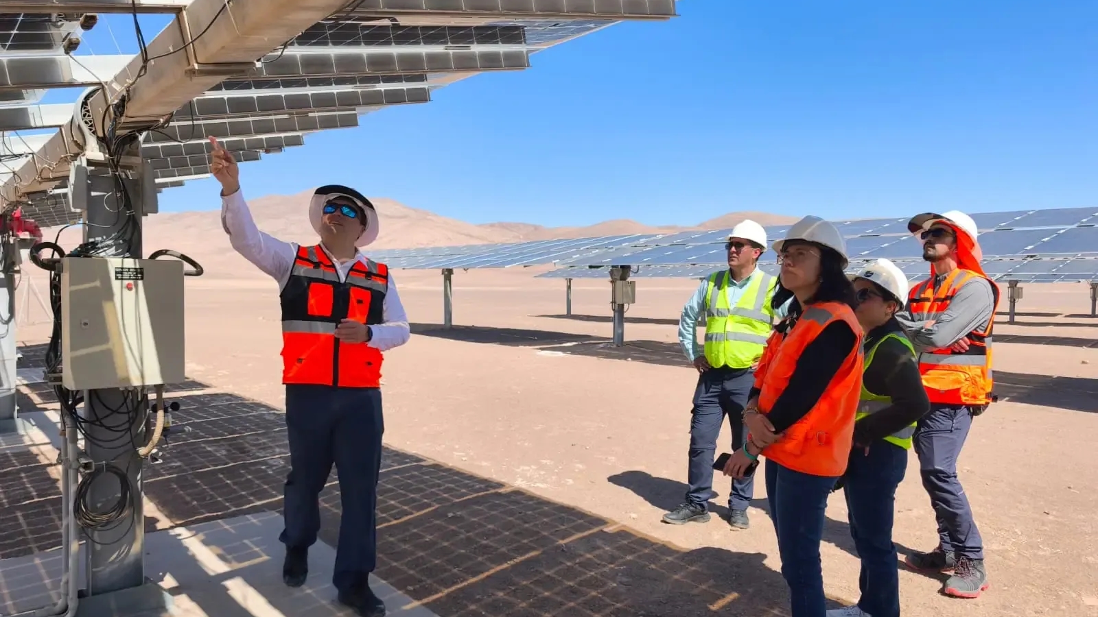 Delegación de Cundinamarca visitó el CDEA-UA en el marco de la Cooperación Chile–Colombia