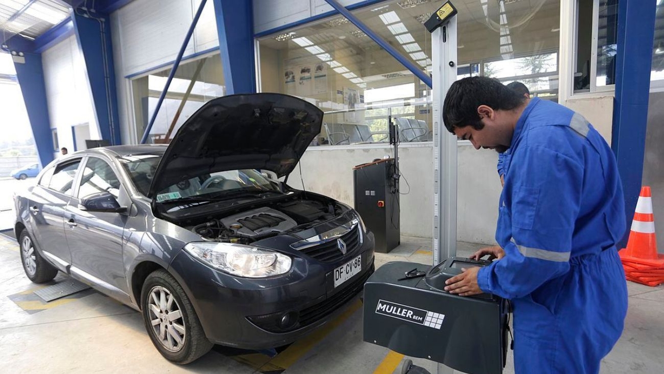 Desde el 15 de mayo, grabado de patente en vidrios será obligatorio para pasar la revisión técnica vehicular