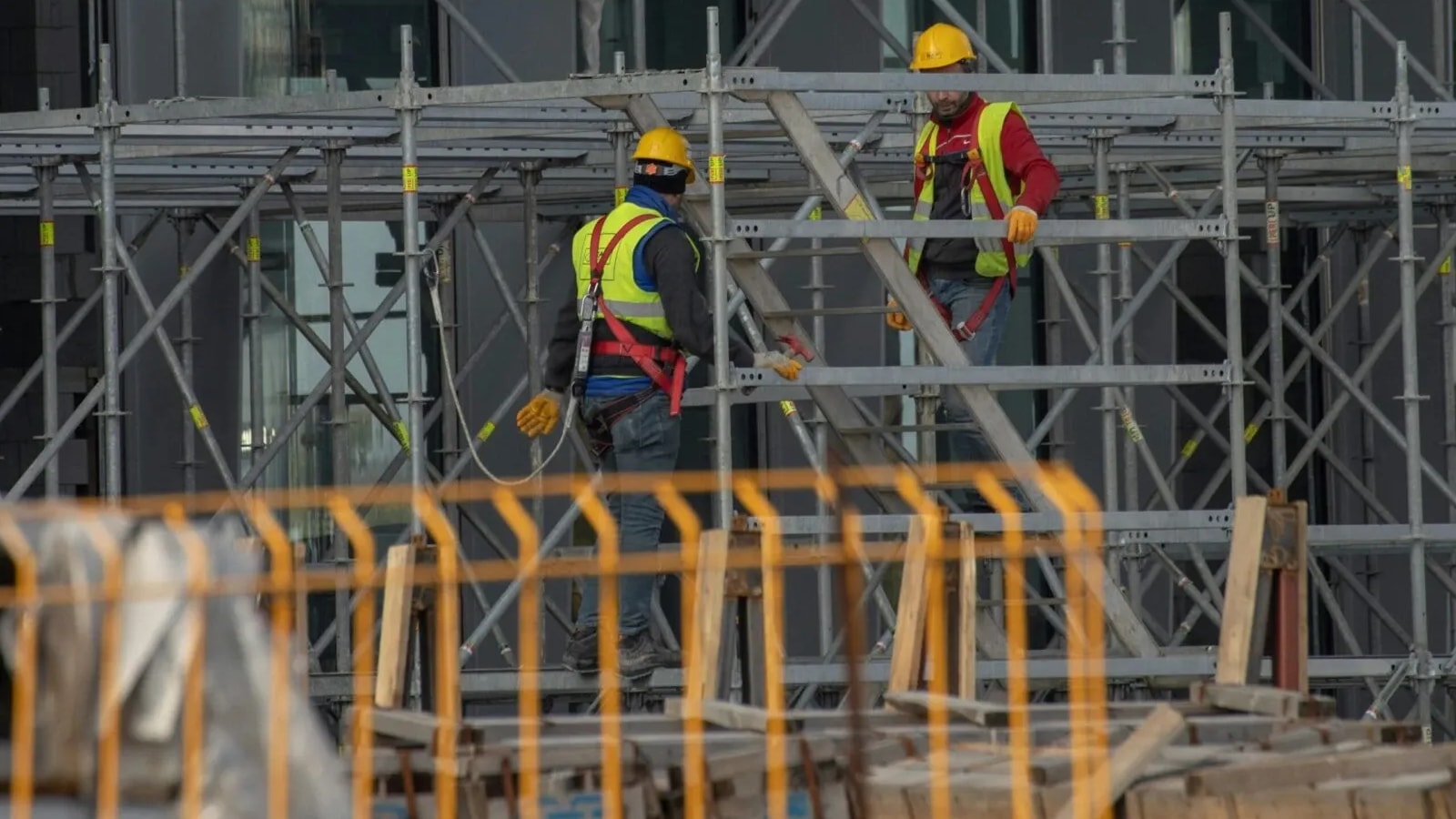 Desocupación en Chile sube a 8,9%: el dato que tensiona empleo femenino e informalidad