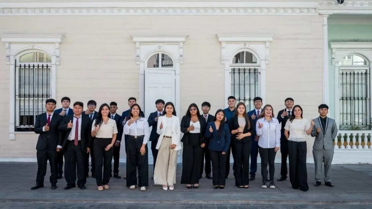 Dieciséis egresados de Pica inician entrenamientos en Collahuasi para potenciar habilidades
