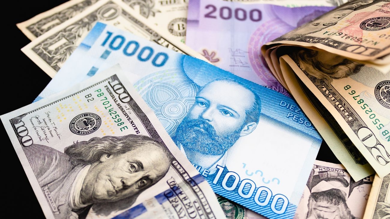 Dólar alcanza los $959 en Chile: se fortalece ante el peso