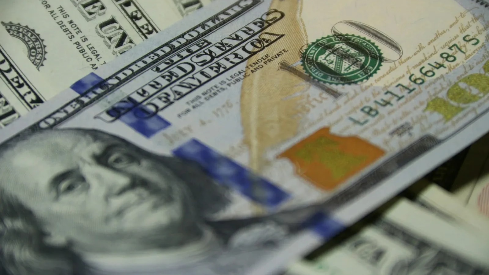 Dólar en Chile cierra en $894: cobre débil evita una baja mayor antes de la Fed