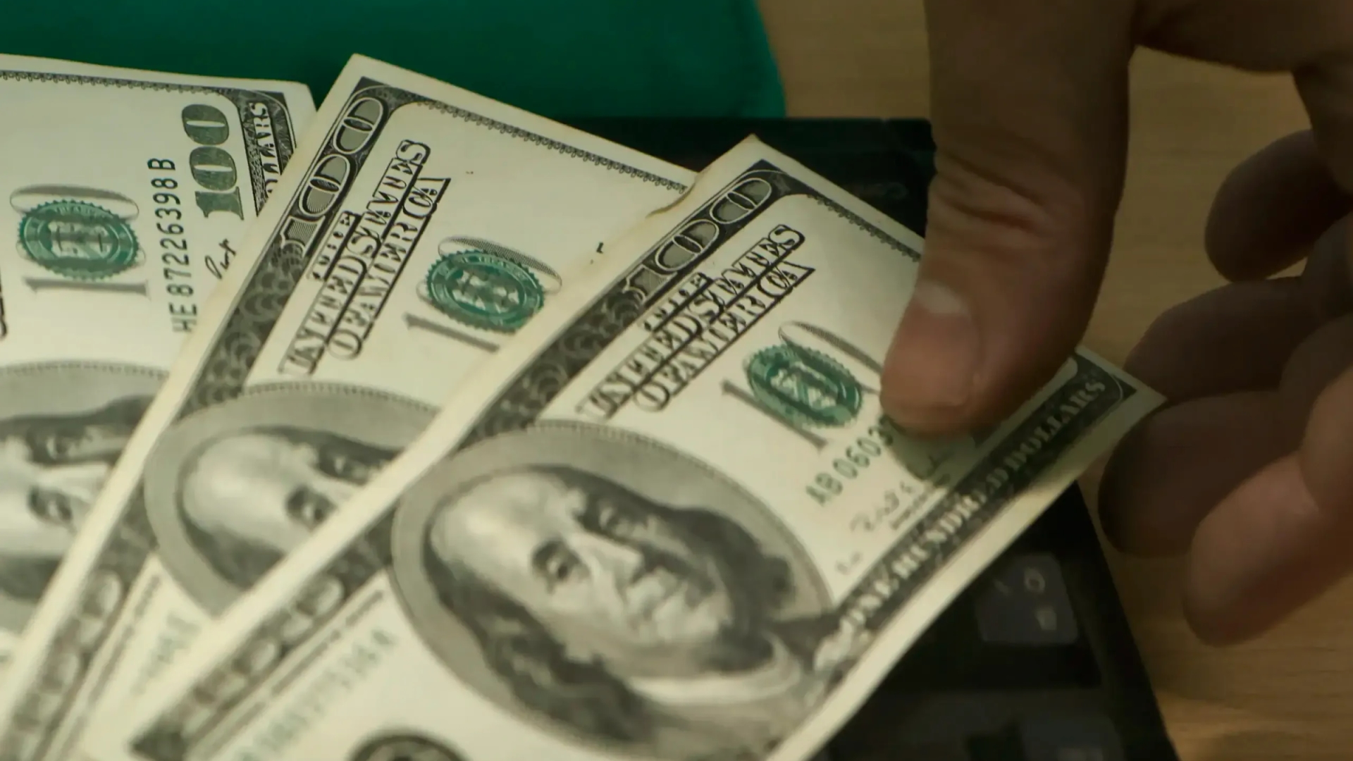 Dólar se dispara $10 en Chile por tensiones globales y caída del cobre