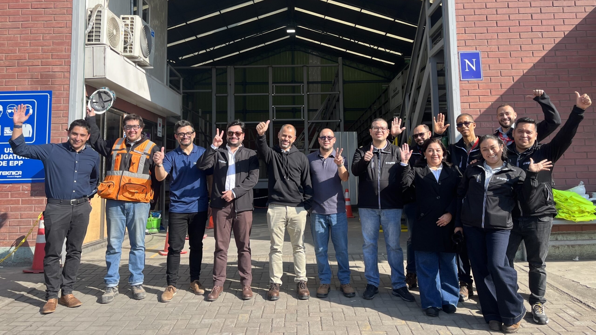 Ejecutivos de Centroamérica visitan Chile para conocer soluciones innovadoras de Legrand