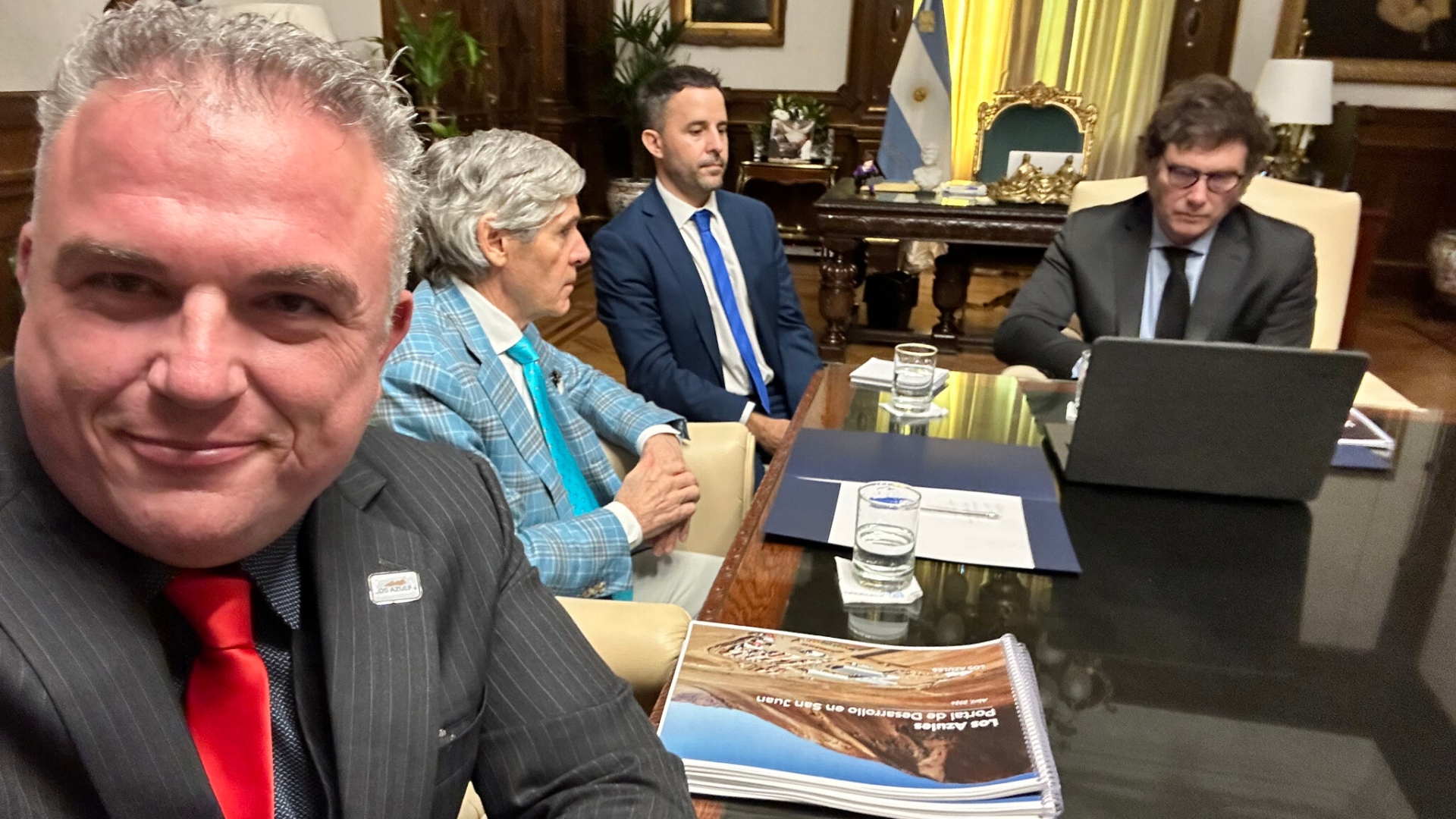 Ejecutivos de McEwen Copper y McEwen Mining se reúnen con Presidente Javier Milei para discutir proyecto minero