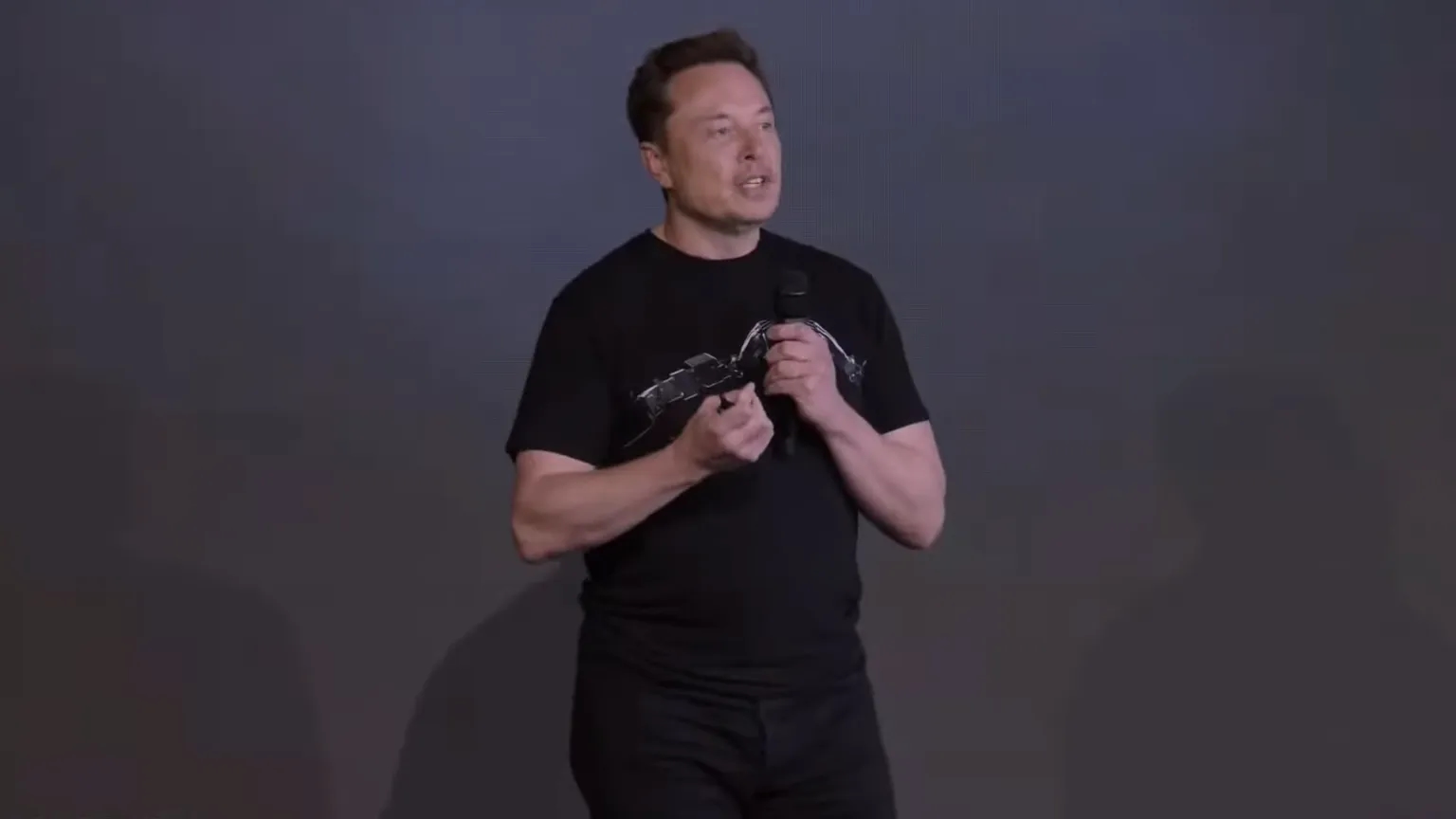 El nuevo sistema de bajo voltaje de Tesla es un «gran problema» para el cobre, dice Musk