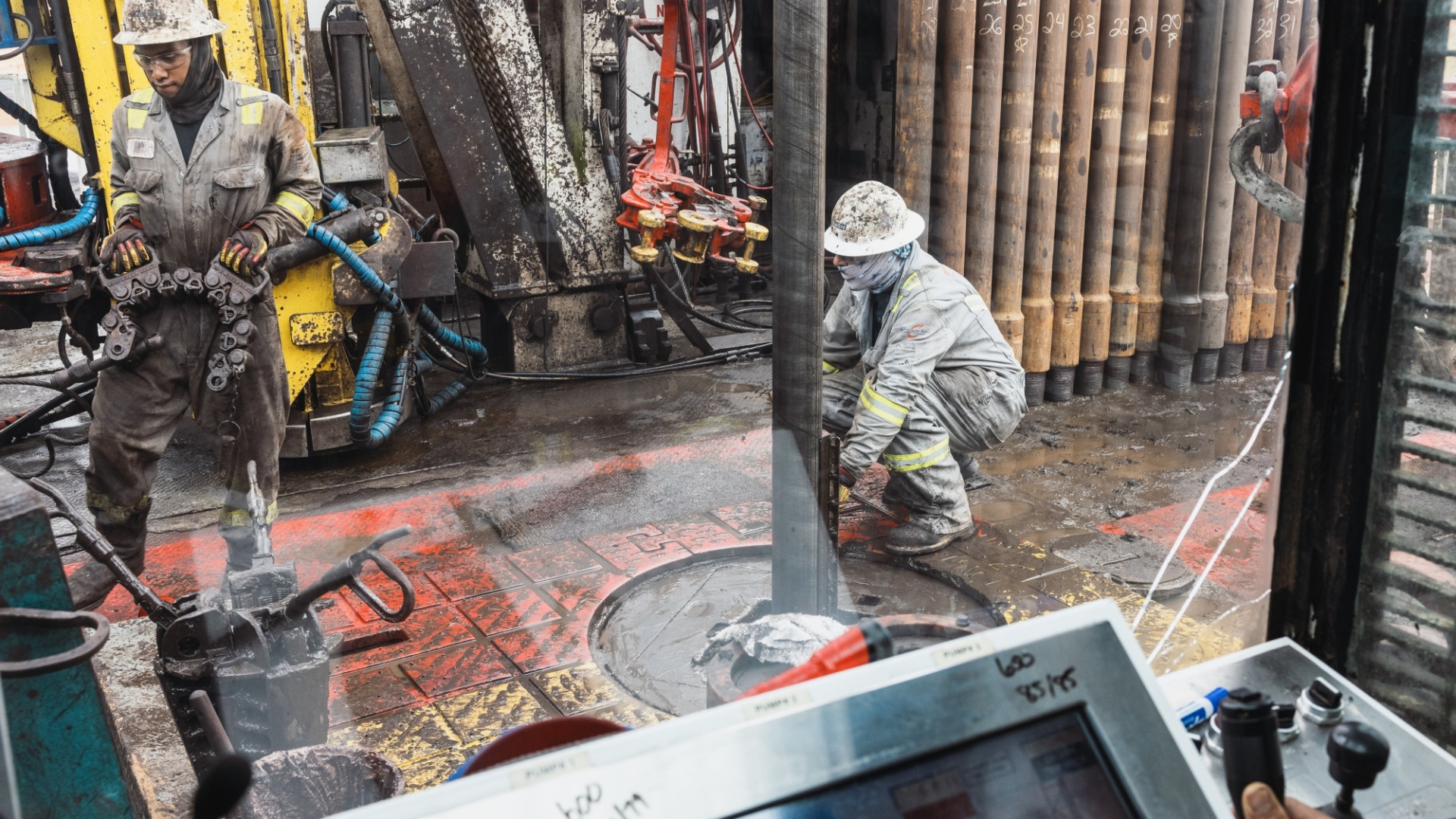 El petróleo sube después de la pérdida semanal mientras la desaceleración se cierne sobre el mercado