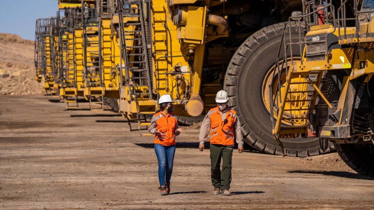 Empresa de Servicios Mineros Vial y Vives busca trabajadores para proyecto Minero Quebrada Blanca