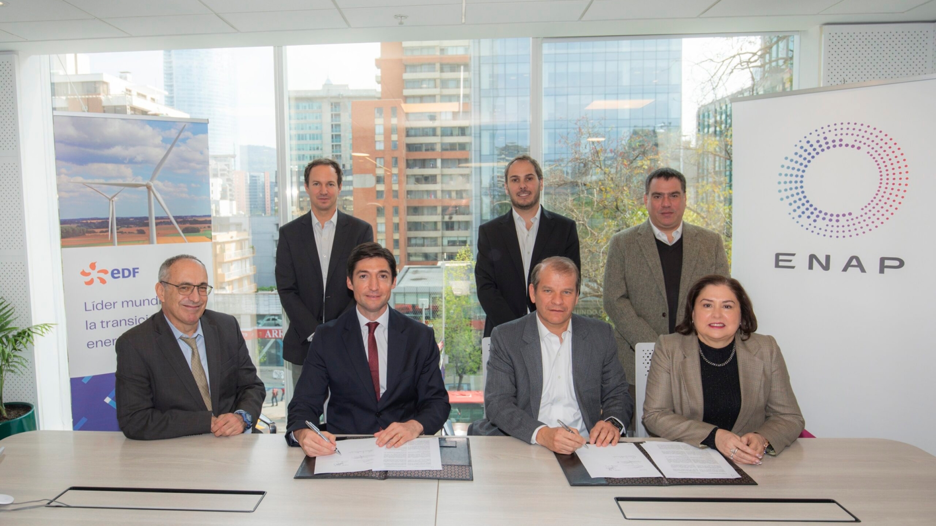 Enap y EDF firman acuerdo para el uso del complejo industrial Cabo Negro en Magallanes
