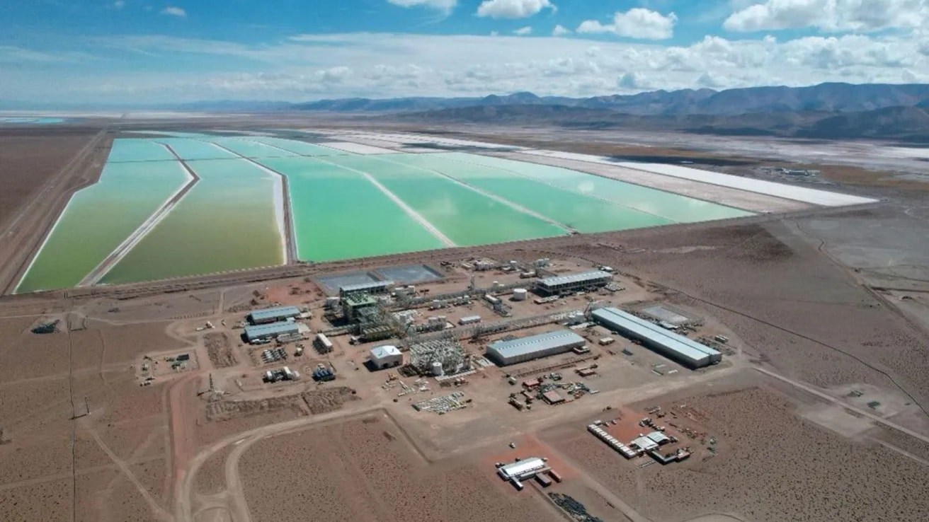 Especialistas alertan rezago de Chile frente al avance argentino en la industria del litio
