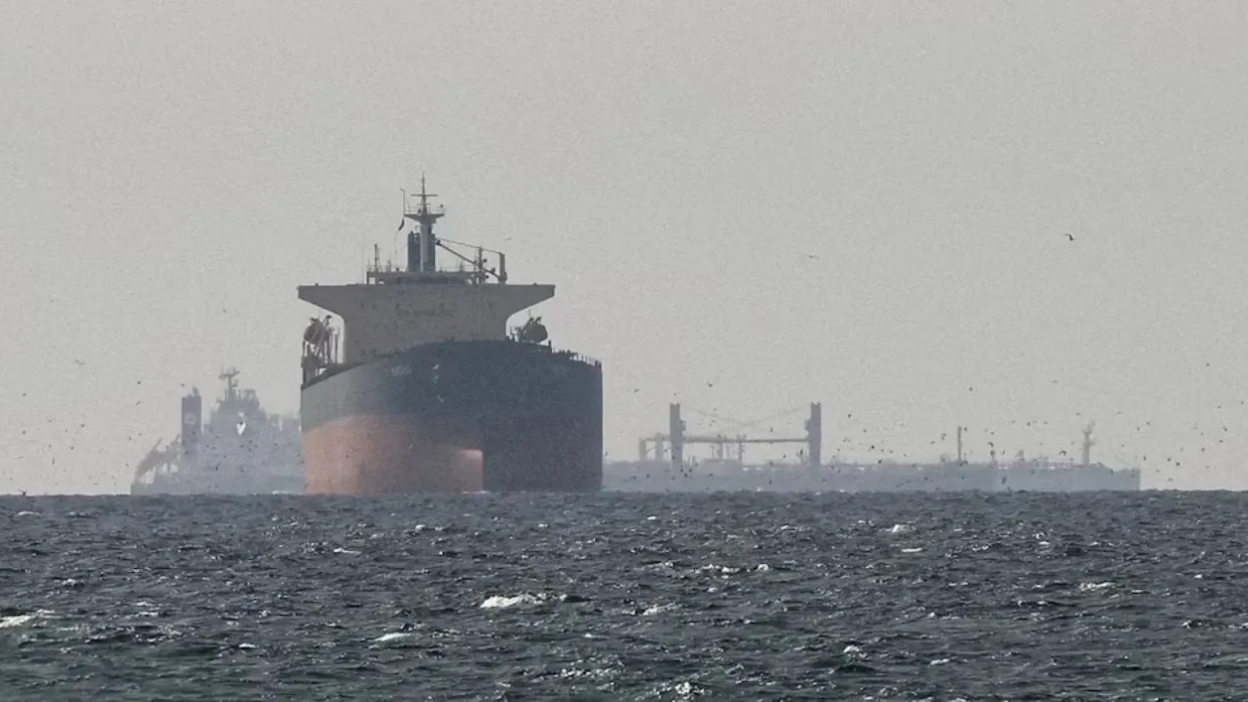 Estrecho de Ormuz: 900 buques varados y un peaje de hasta US$2 millones tensionan la reapertura del comercio global