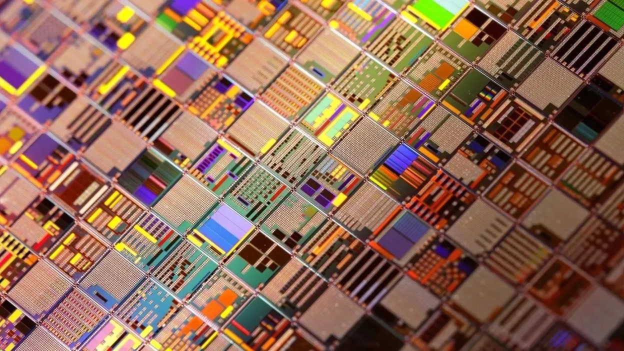 ETFs de semiconductores: 6 fondos para exponerte al sector que mueve la IA — y el riesgo oculto del ciclo