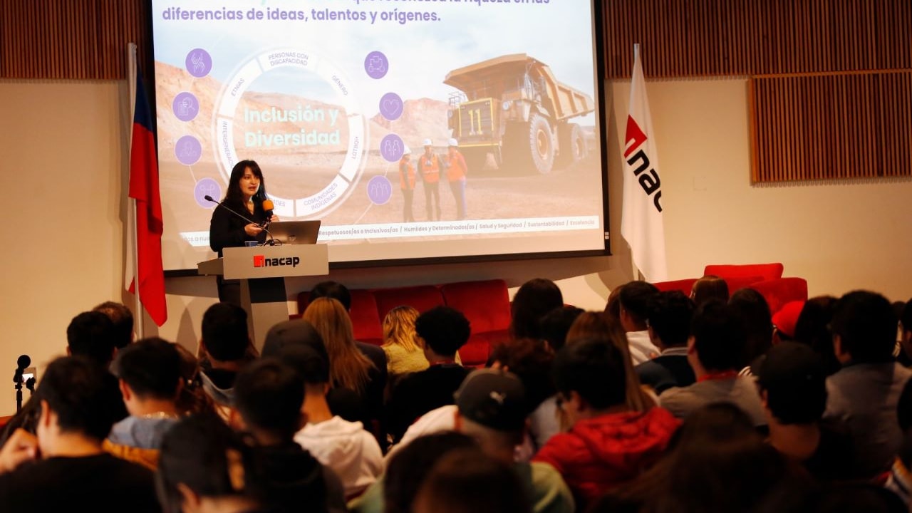 Exitoso seminario conmemora el Día Internacional de la Mujer en minería en Iquique