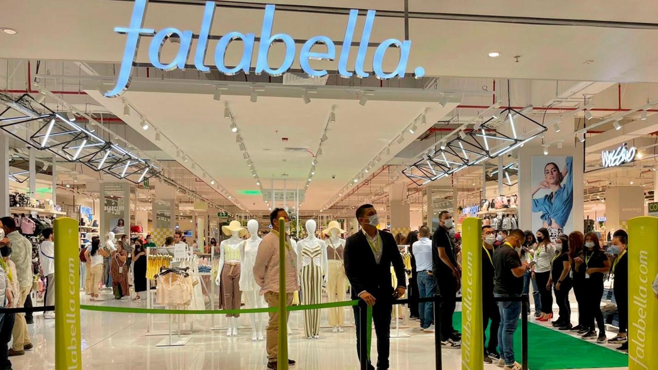 Falabella busca trabajadores de apoyo para Navidad en diversas regiones del país
