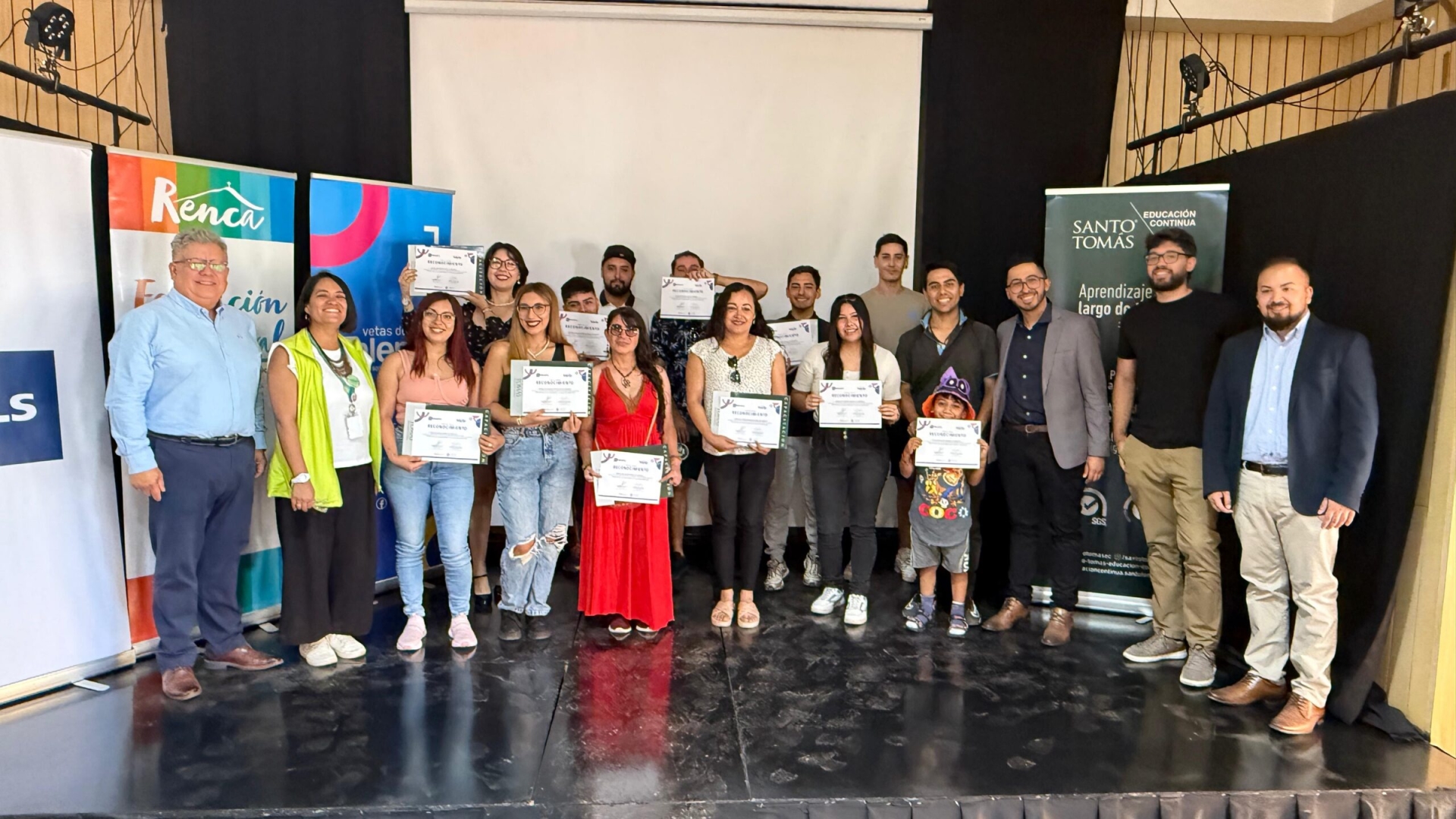 FLS, Vetas de Talento y Santo Tomás celebran el exitoso cierre del programa de capacitación «Operación de Equipos Móviles»
