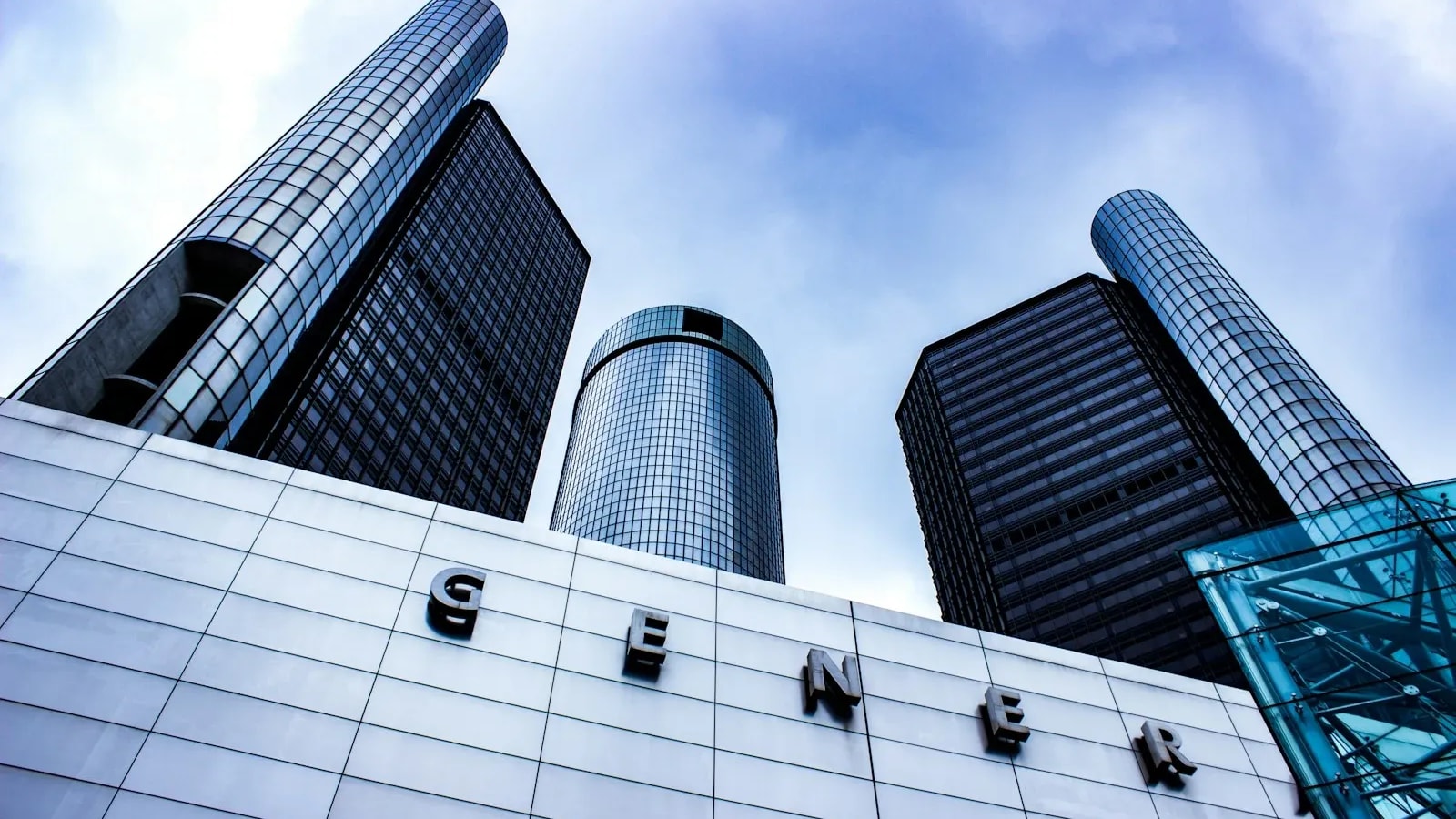 General Motors prevé hasta US$15.500 millones de utilidades anuales tras guerra en Irán.