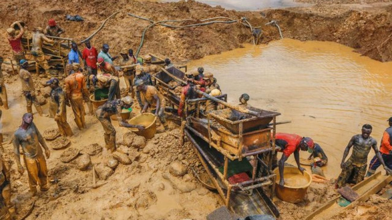 Ghana enfrenta crisis de agua por minería ilegal de oro: Planta de tratamiento suspendida en Tarkwa