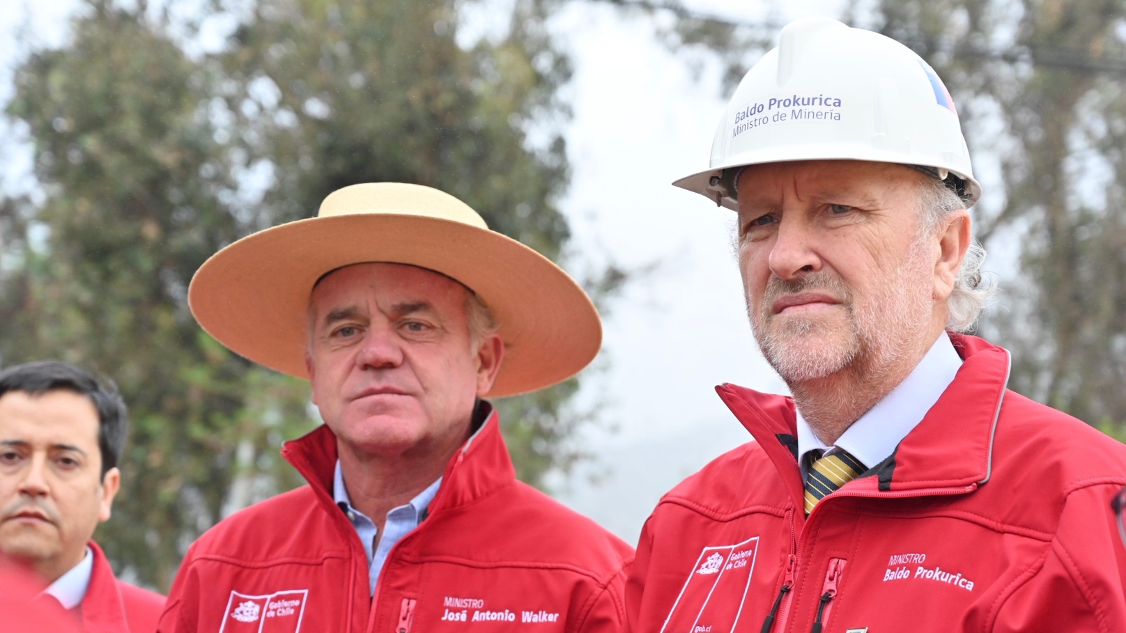 Gobierno anuncia que mineras aumentaron sus recursos para combatir incendios en las regiones Metropolitana y O’Higgins