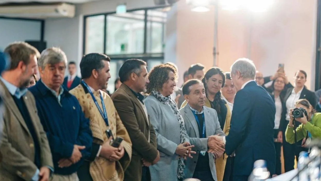 Gobierno destaca avances en seguridad, inversión y agenda social en primer mes de gestión