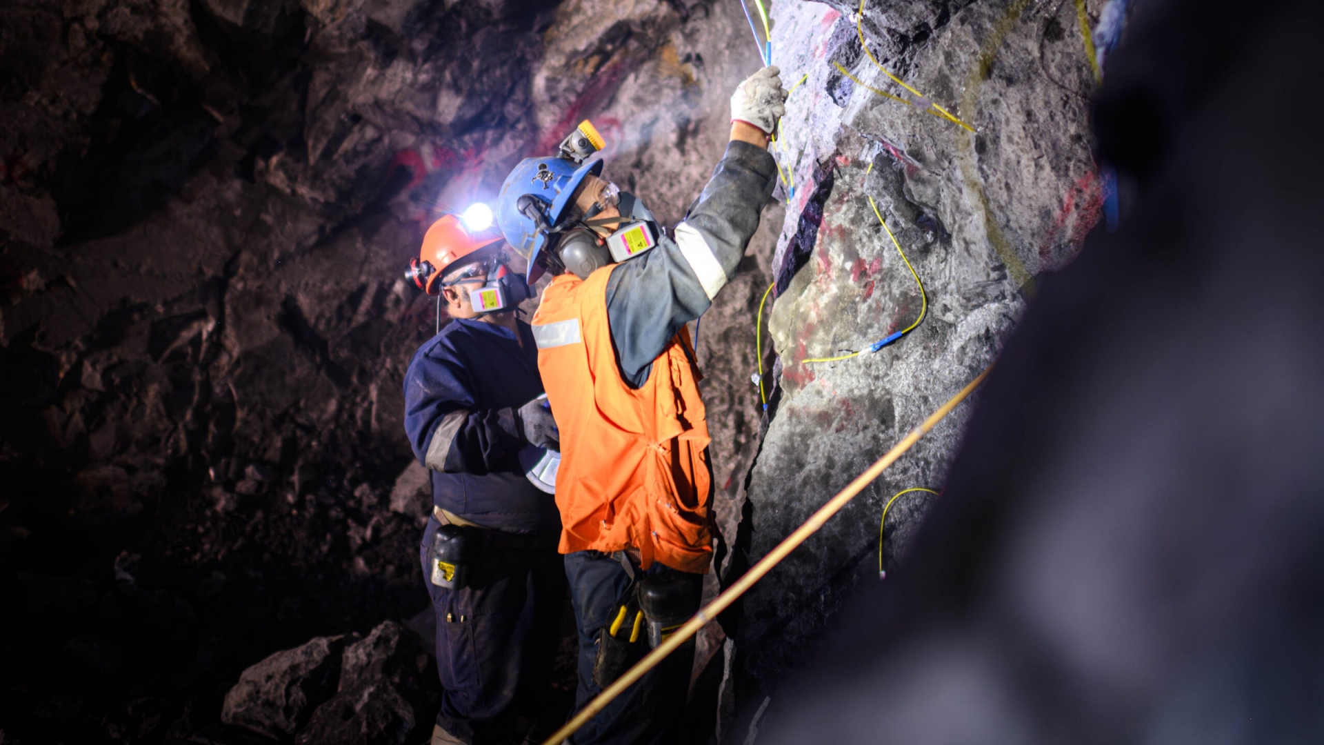 Gobierno entrega más de $2 mil millones a proyectos de pequeña minería