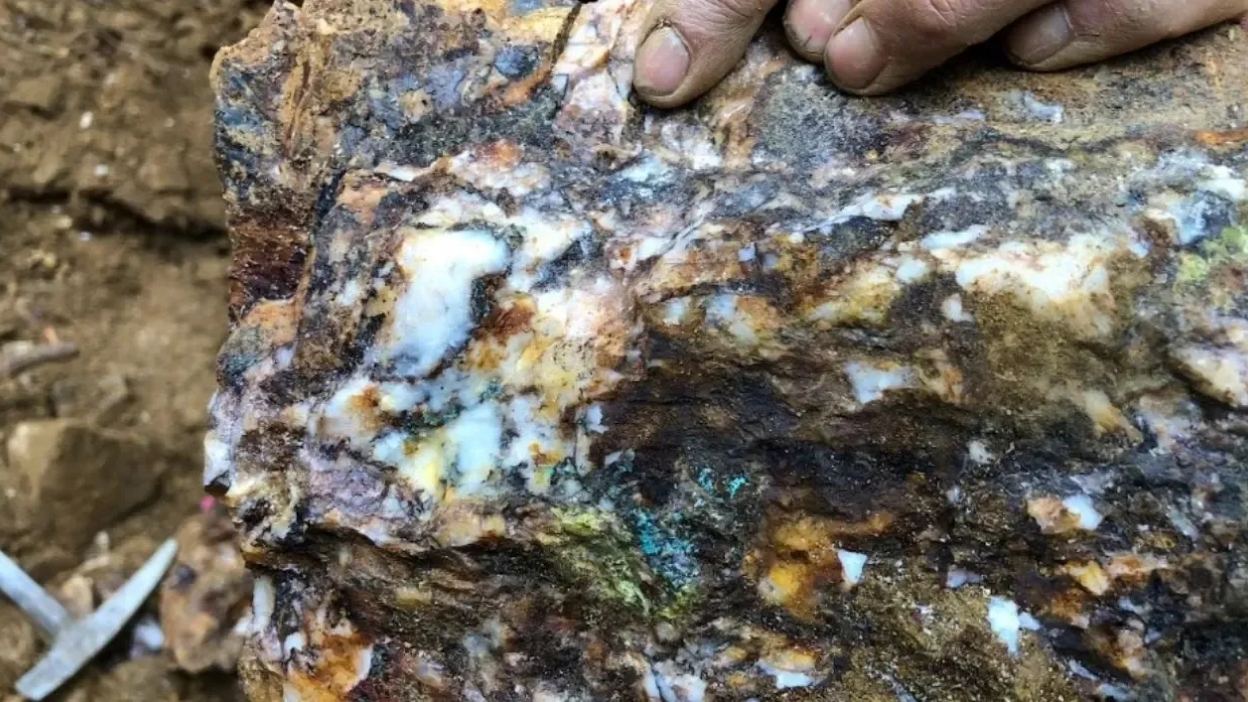Golden Cariboo Resources Ltd. Cruza 0,89 g/t de oro a 70,65 m (231,79 pies) desde la superficie cercana