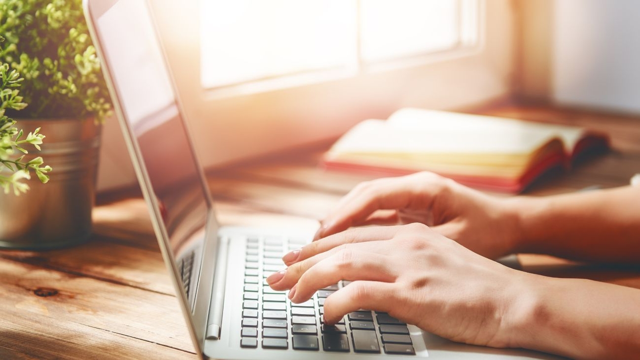 Guía Definitiva 2025: Cómo Crear un CV Efectivo en Chile con Estructura, Consejos y Recursos Clave
