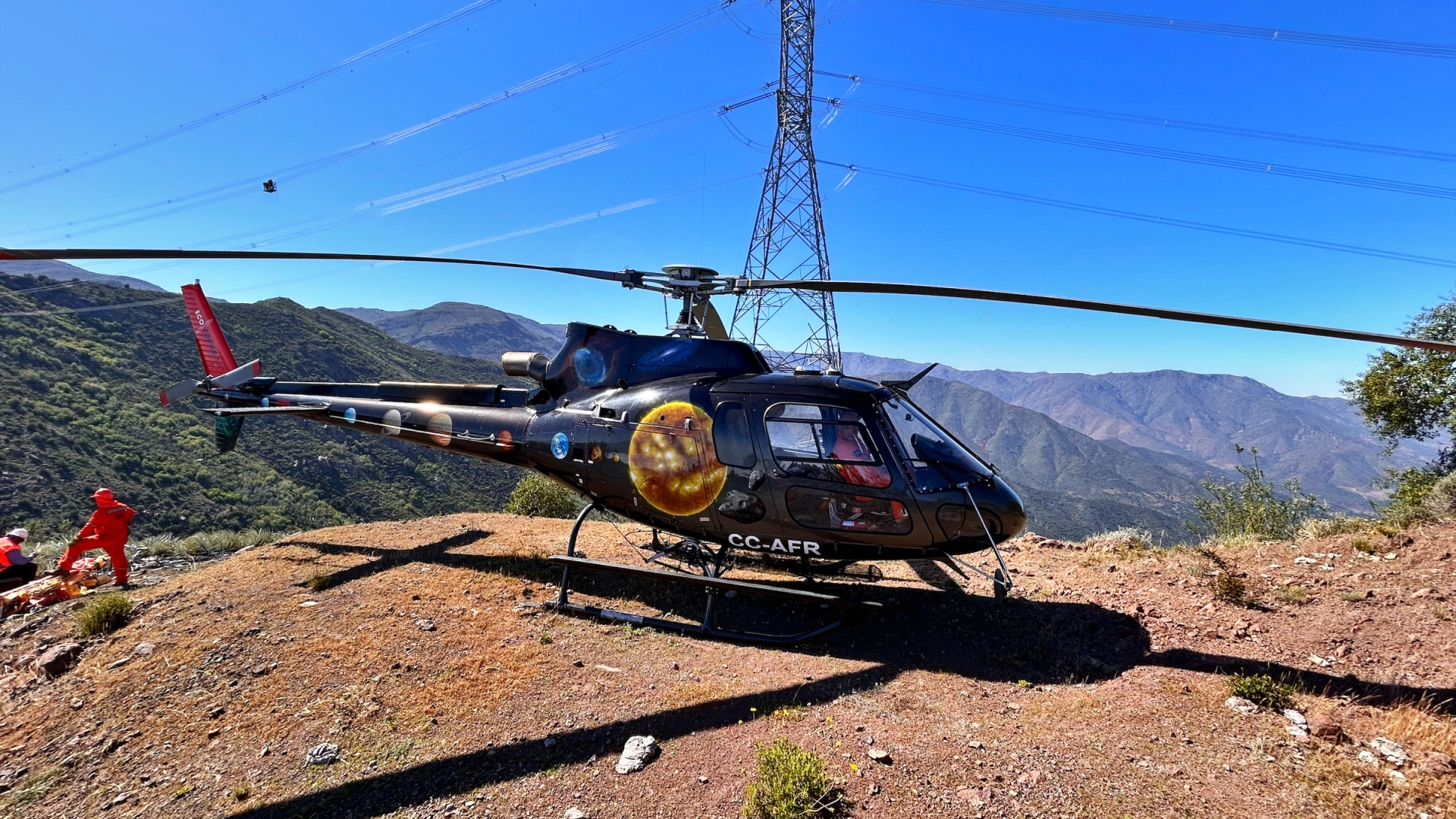 Helicópteros: aliados estratégicos y eficientes en la construcción de redes eléctricas en zonas de difícil acceso
