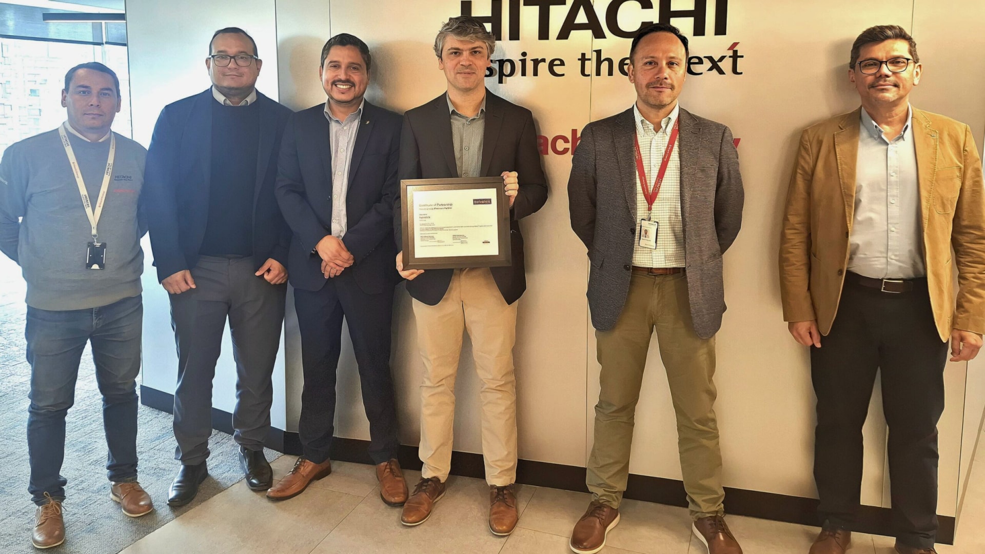 Hitachi Energy reconoce a Helvetica con su máxima distinción para distribuidores