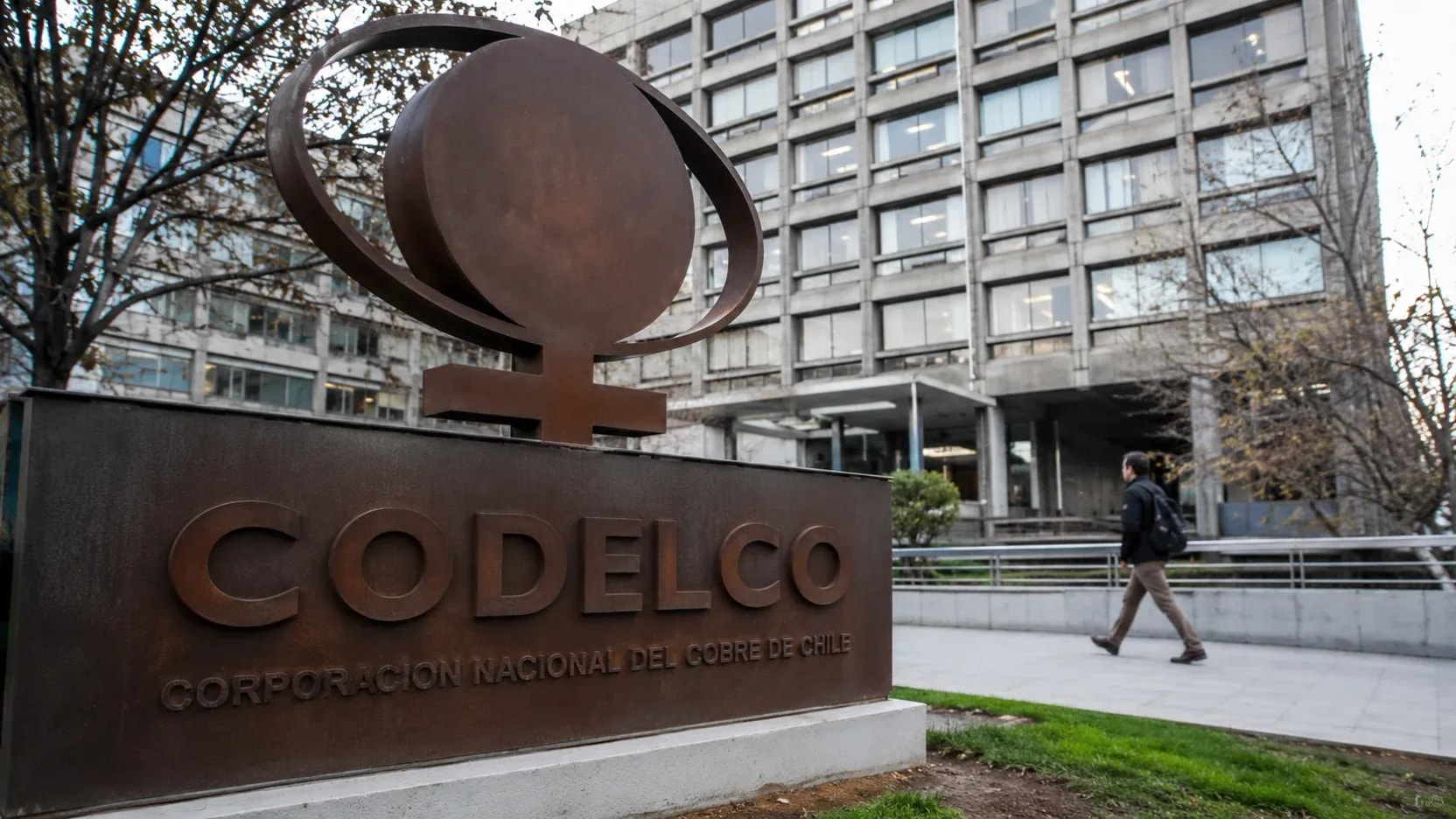 Gobierno descarta abrir la propiedad de Codelco y apuesta por asociaciones con privados