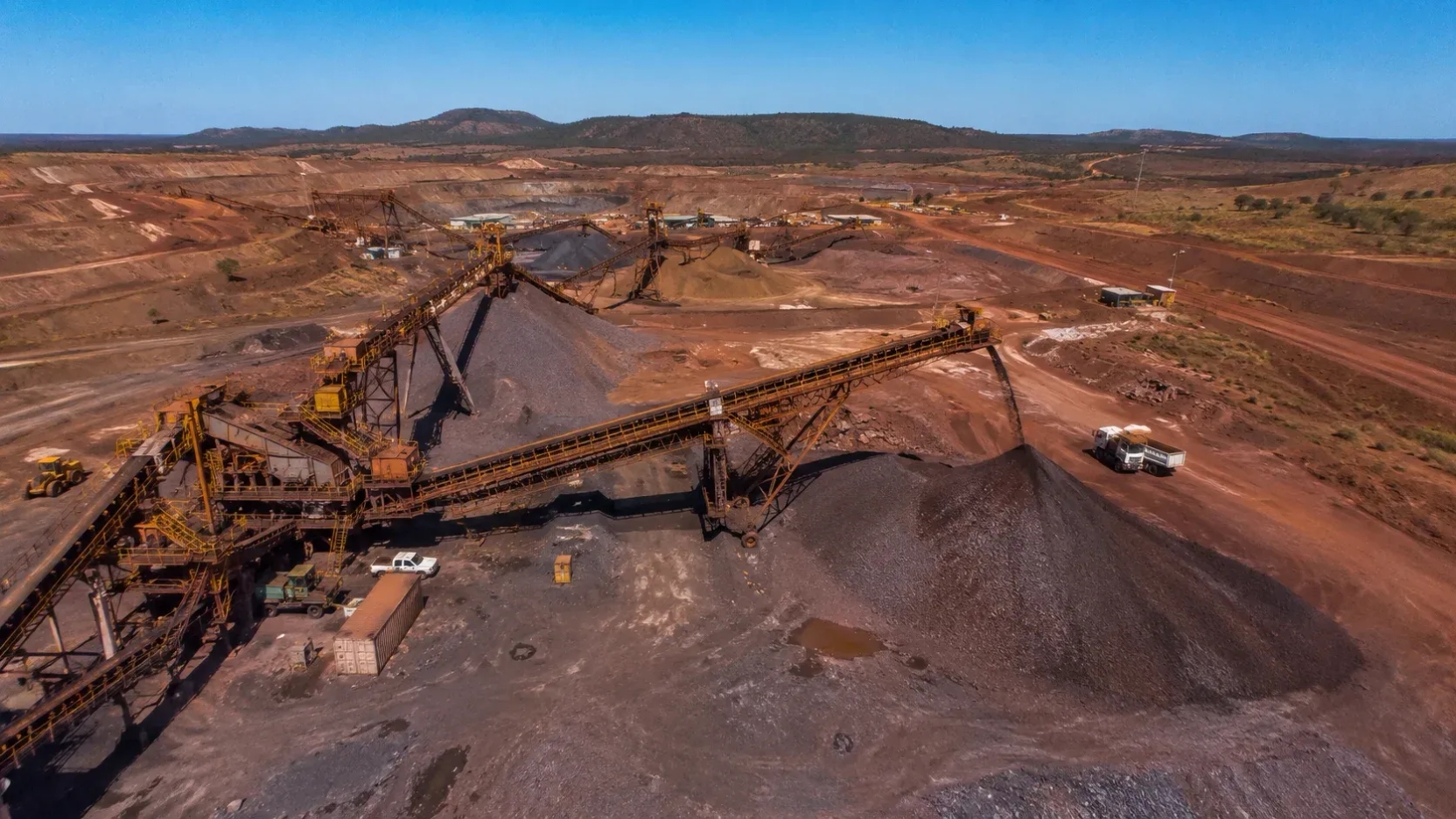 CMOC entra al negocio del mineral de hierro con financiamiento a mina brasileña