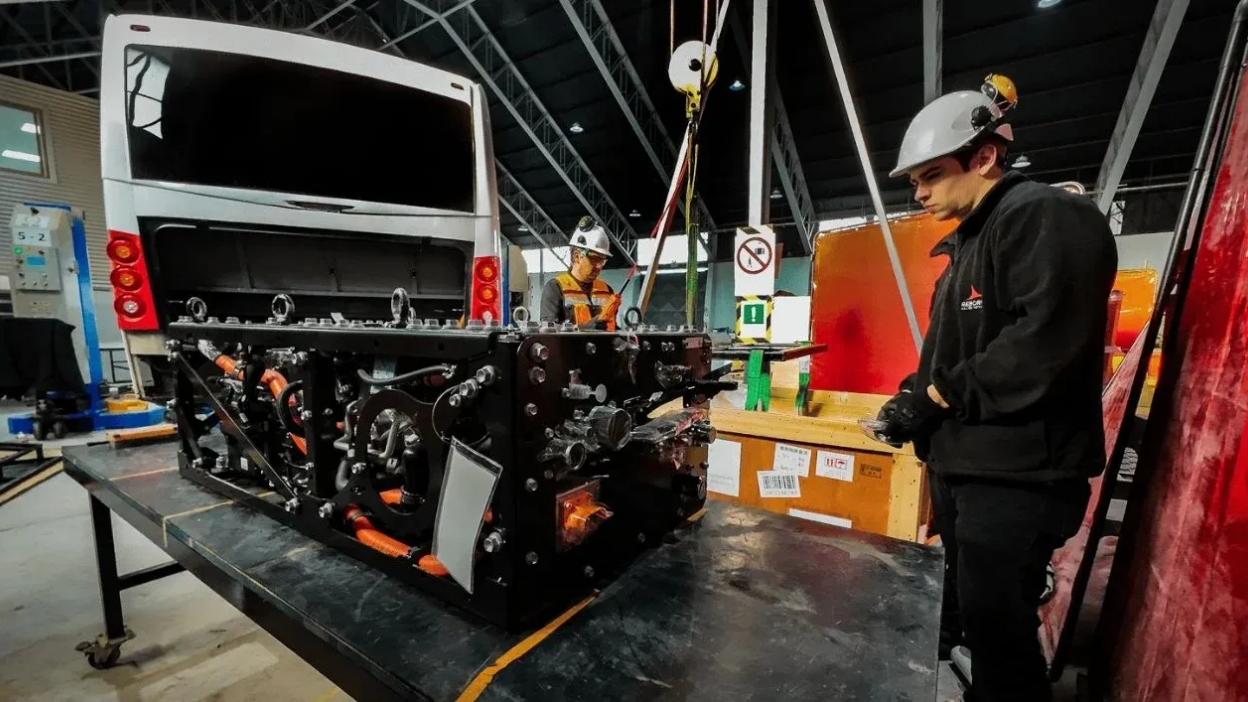 Reborn Electric Motors apunta a la minería de Brasil con buses eléctricos desarrollados en Chile
