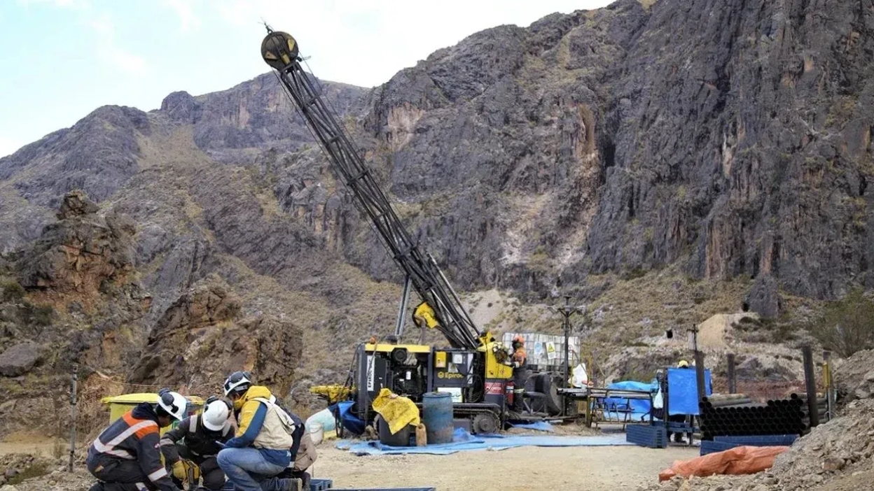 New Pacific activa 30.000 metros de perforación en Carangas tras firmar contratos mineros en Bolivia