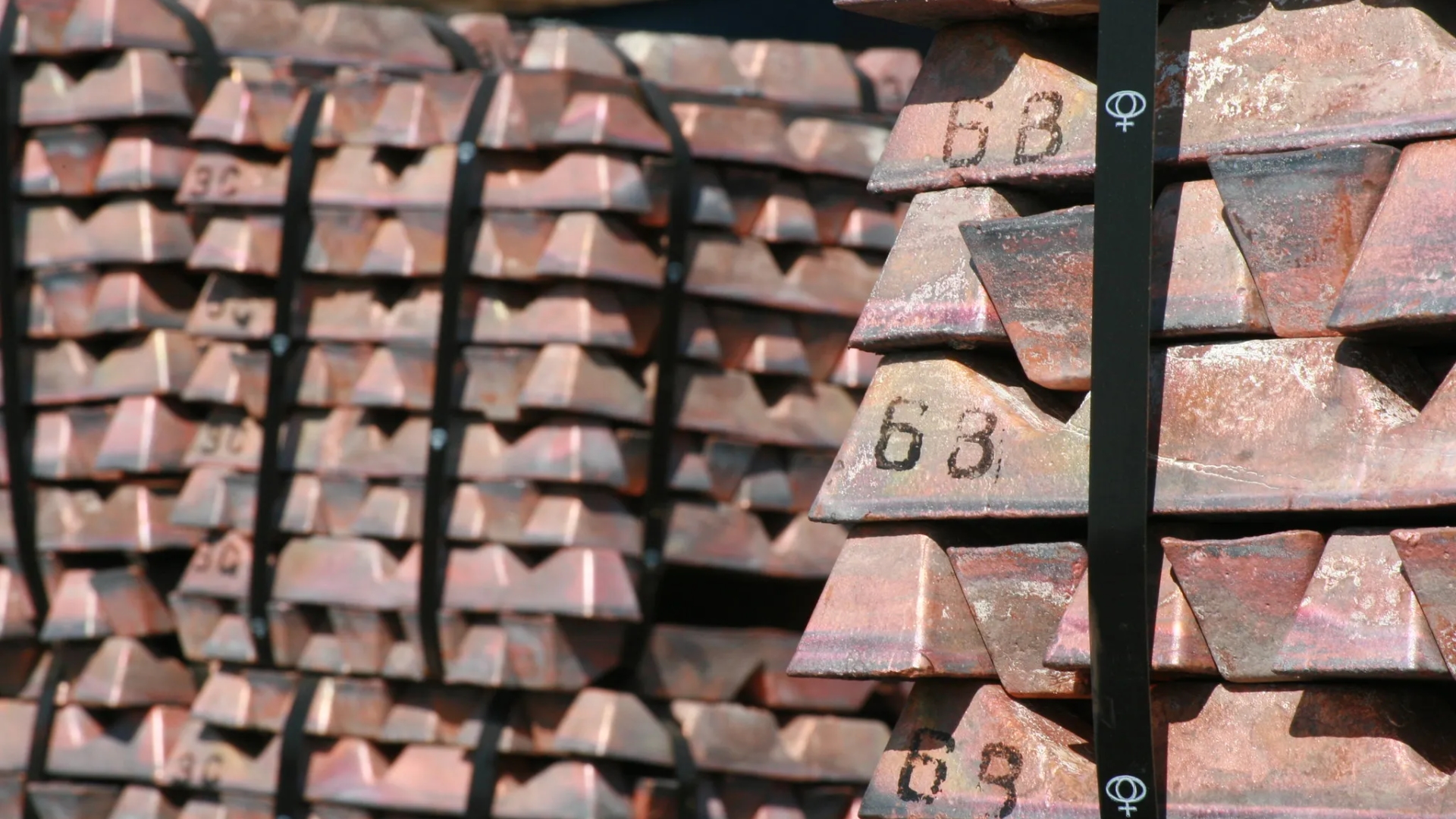 Cobre sube a US$14.346 y vuelve a acercarse a su récord tras débil empleo en EE.UU.