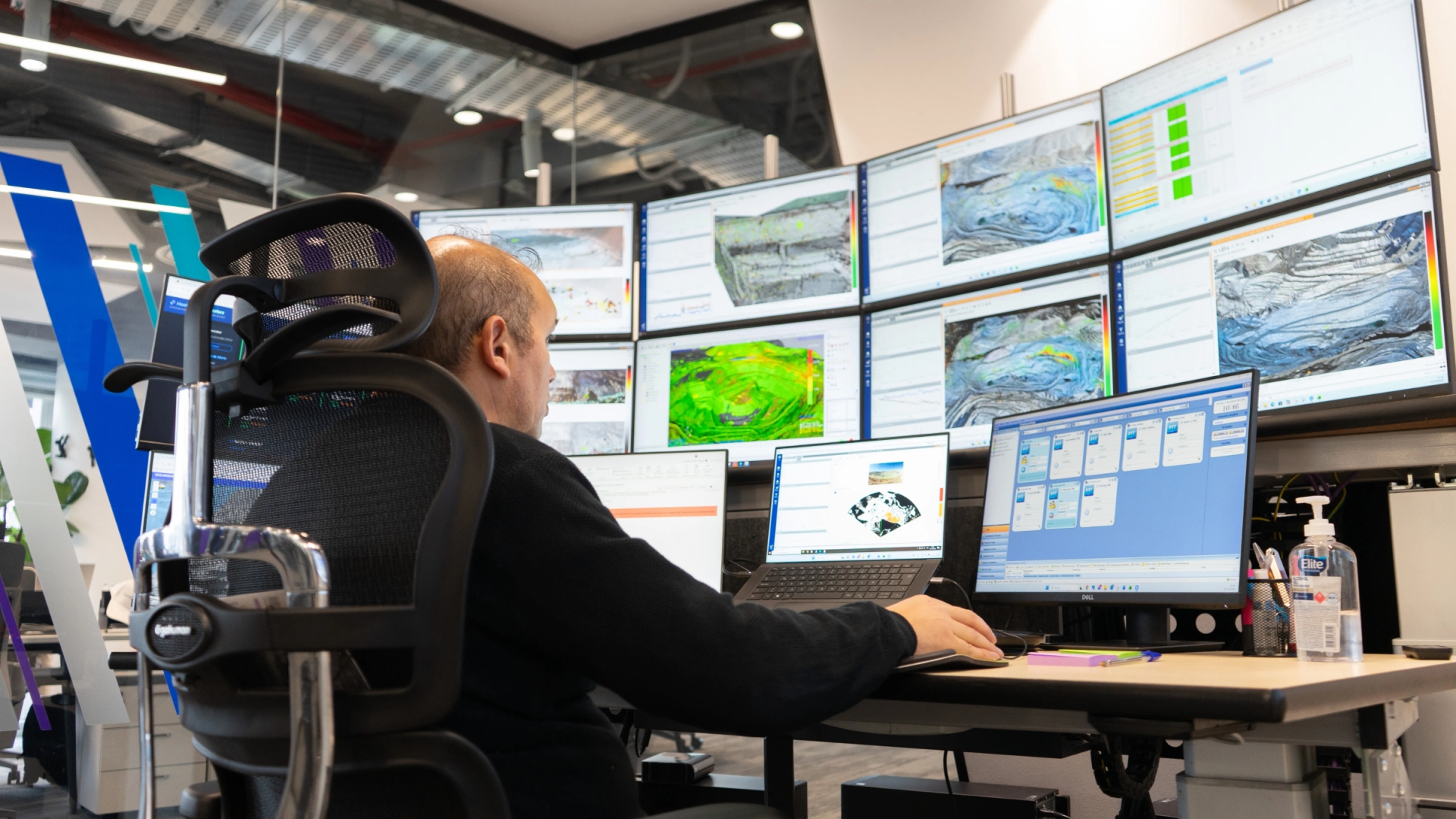 Desde Santiago, Teck expande el monitoreo geotécnico remoto de sus operaciones en Chile, Estados Unidos y Canadá