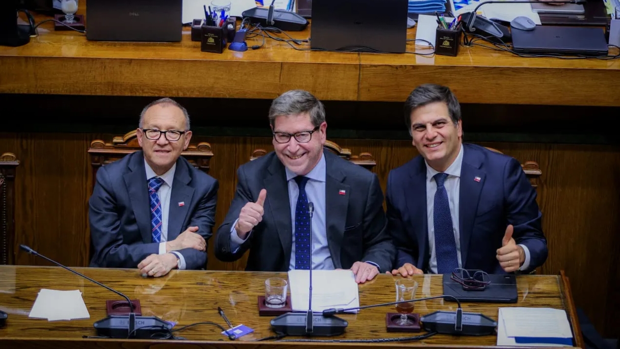 Proyecto de ley de patentes mineras da paso clave en el Congreso: por amplia mayoría Senado aprueba iniciativa en particular